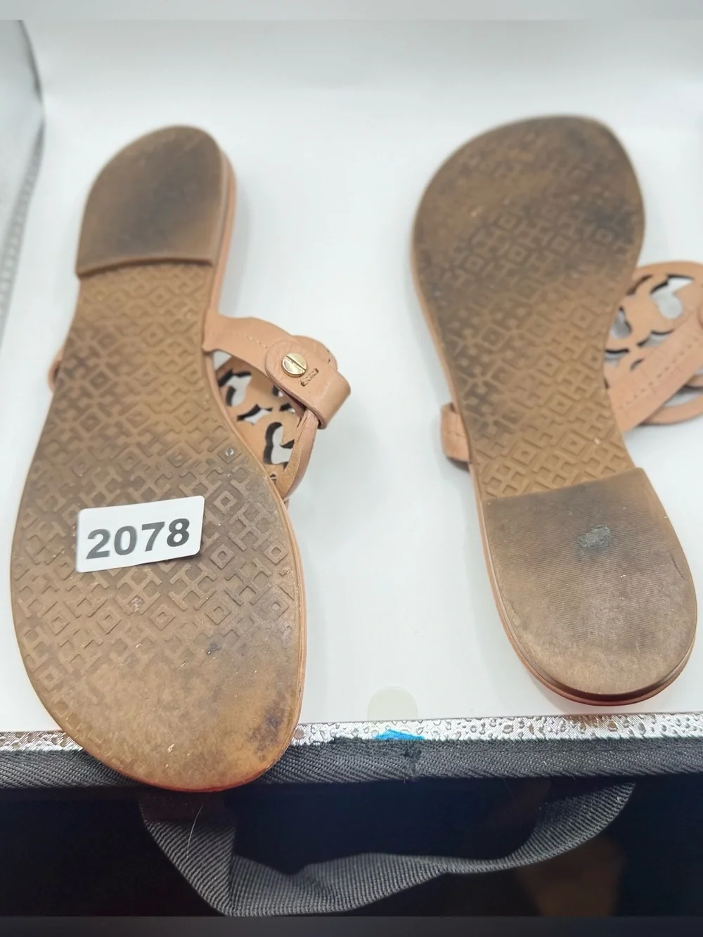 Tory Burch Leather Logo Thong Sandals in Tan